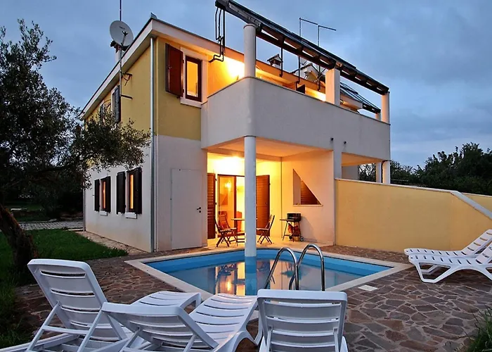 Splendid In Novigrad Near Sea Vikendica